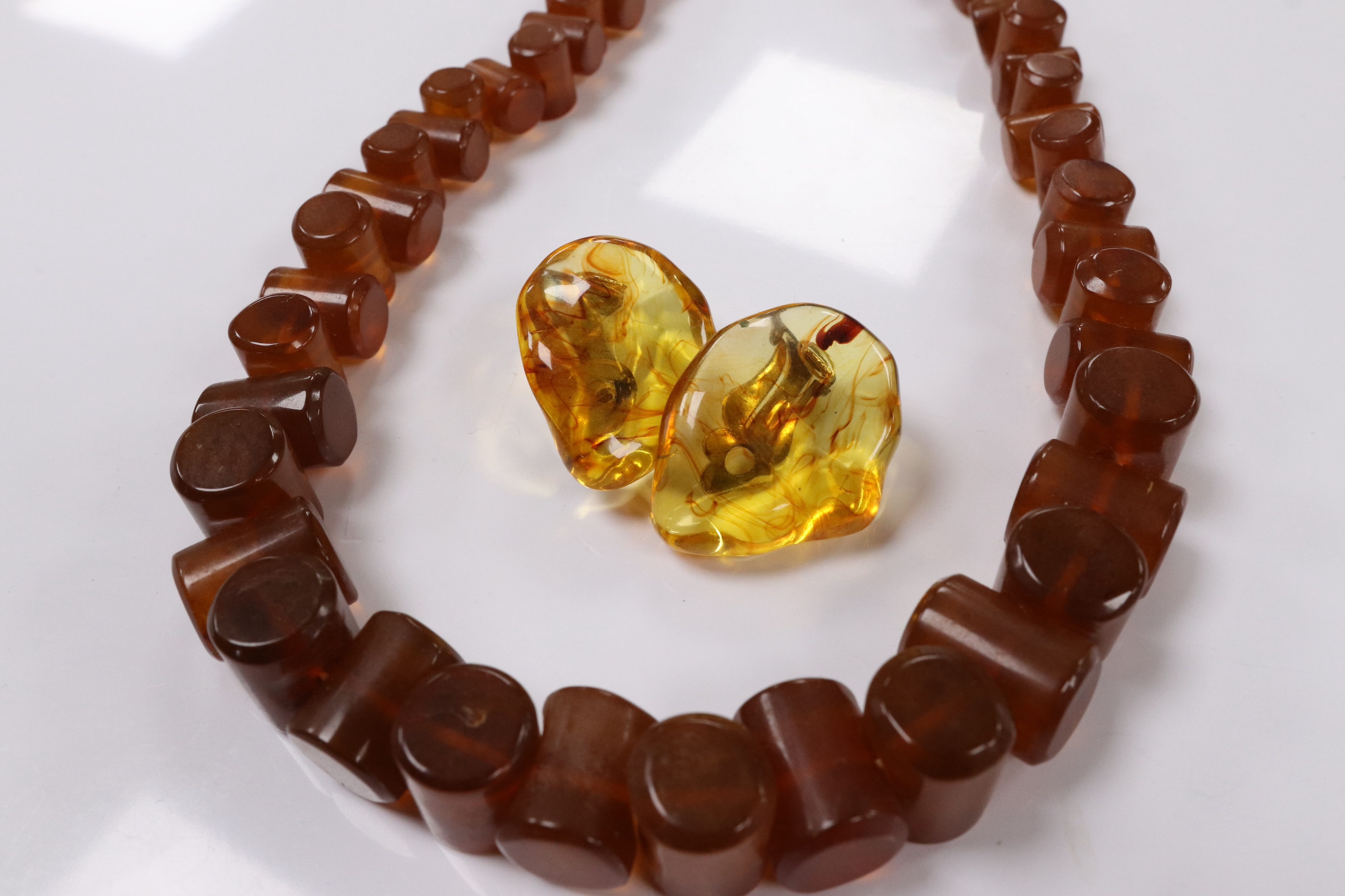 An amber necklace and a pair of earrings. Condition - fair